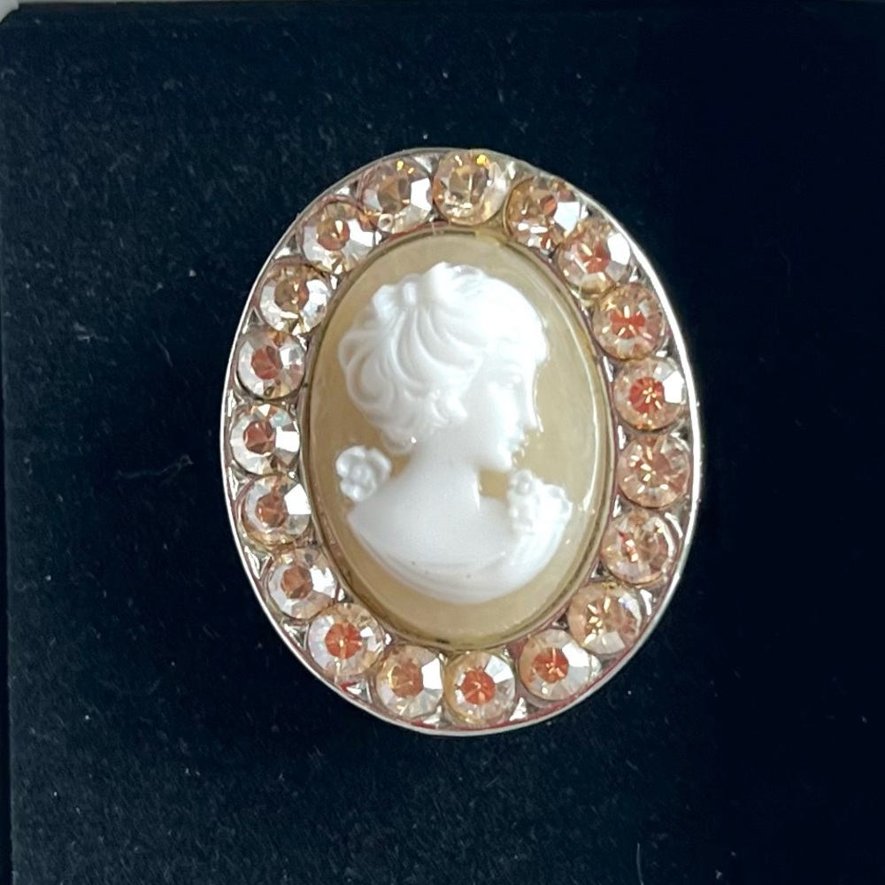 Tarina Tarantino Cameo Ring